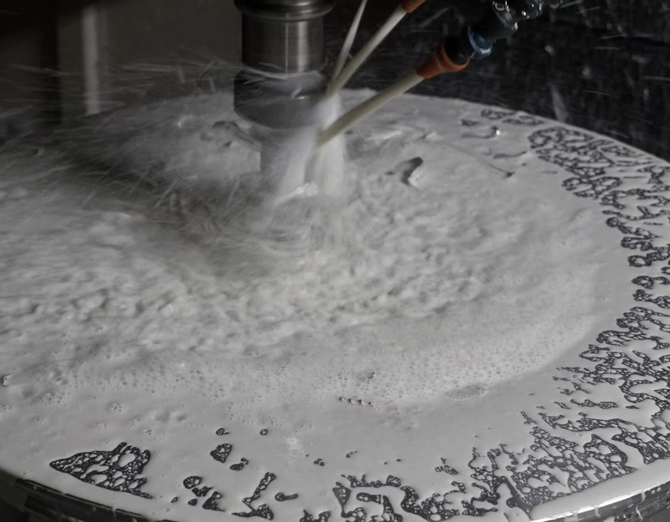 LSW forged wheel five-axis CNC machining center is undergoing precision machining of the wheel
