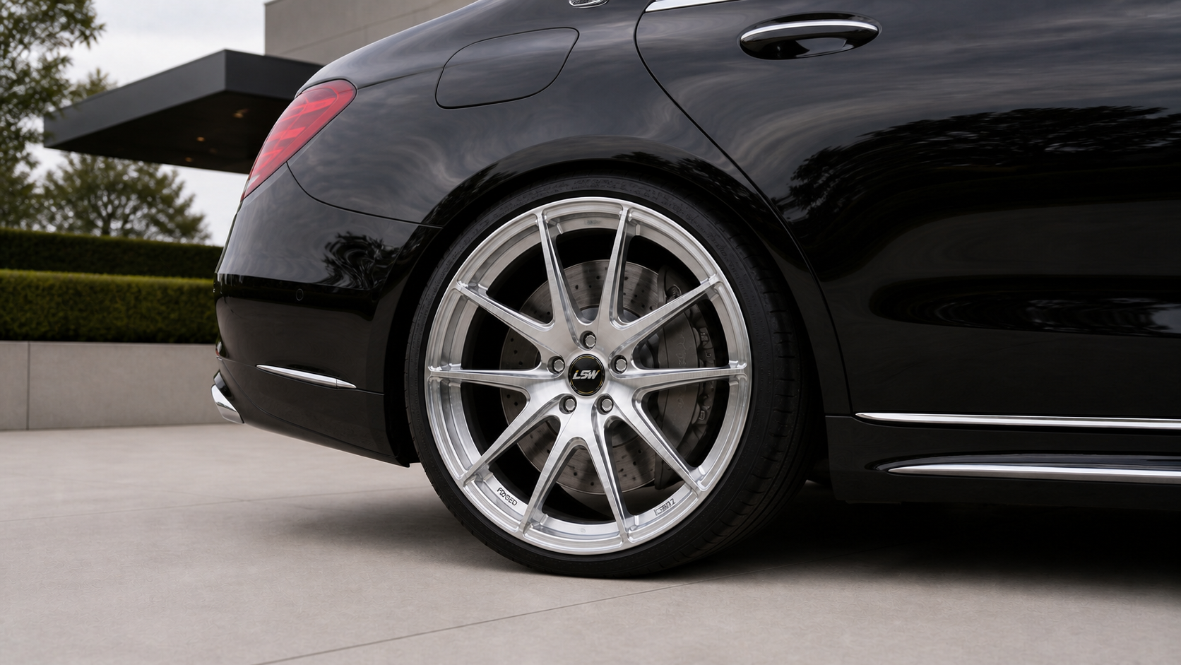 Mercedes-Benz S-Class loading case picture 5