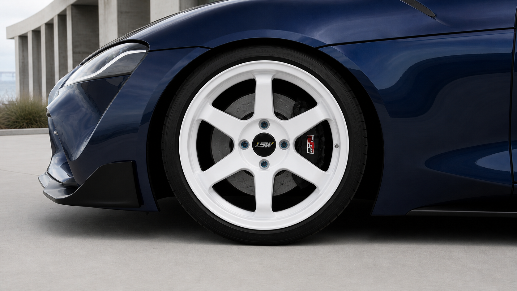 Toyota GR Supra loading case picture 12
