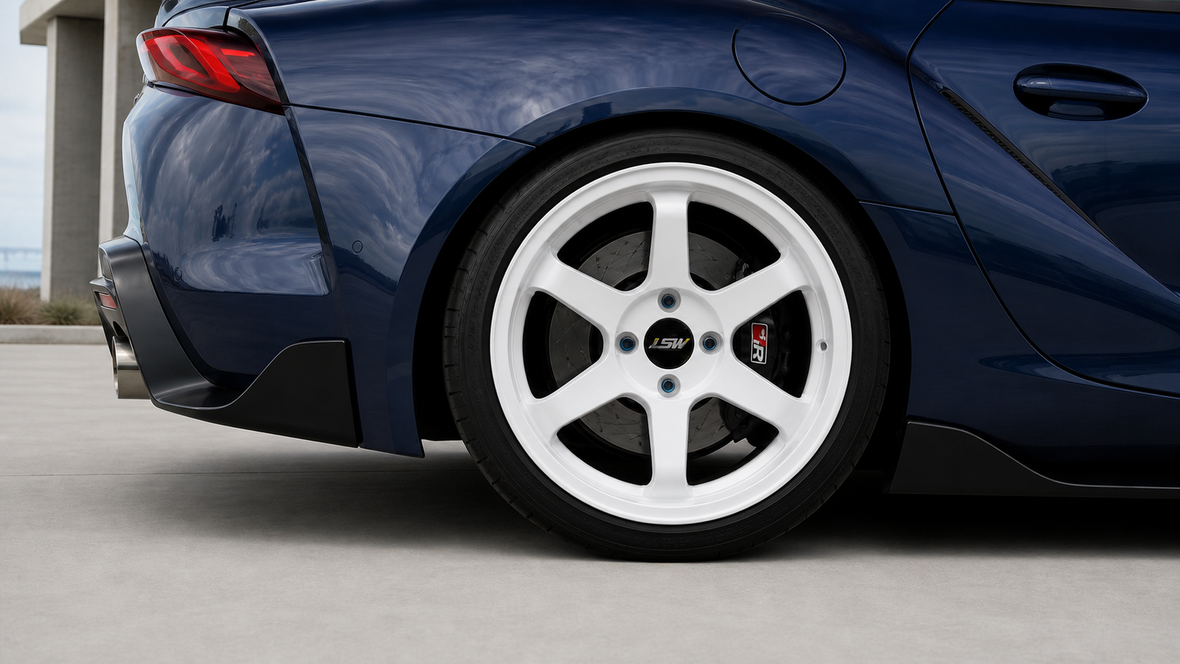 Toyota GR Supra loading case picture 13